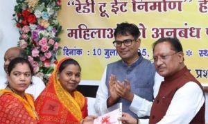  महिला सशक्तिकरण और कुपोषण मुक्ति के लिए 6 जिले के 42 स्व-सहायता समूह को रेडी-टू-ईट निर्माण एवं वितरण का कार्य