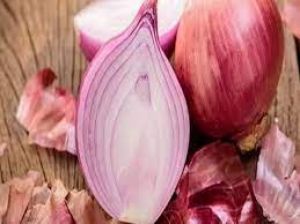 प्&zwj;याज के छिलके को बेकार समझकर फेंके नहीं, हेयर केयर से जुड़े मिलेंगे ये फायदे