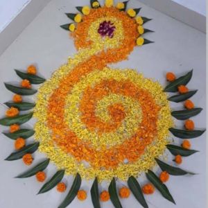  दीपावली पर बनाएं सिंपल फूलों वाली रंगोली डिजाइन