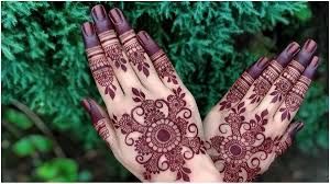 मेहंदी लगाने के शौकीन हैं तो जान लें लेटेस्ट ट्रेंड मेहंदी लगाने के शौकीन हैं तो जान लें लेटेस्ट ट्रेंड
