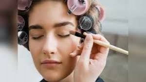  ऑफिस जाने से पहले बस 10 मिनट में करें मेकअप