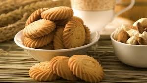 चाय के साथ खाने के लिए घर पर ही बनाएं आटा बिस्कुट