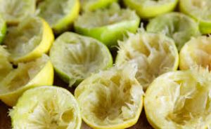 फेंक देते हैं नींबू के छिलके, ये फायदे....