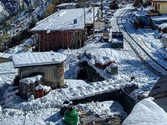 मौसम विभाग ने भारी बर्फबारी का ऑरेंज अलर्ट जारी किया, कुल 485 सड़कें अवरुद्ध मौसम विभाग ने भारी बर्फबारी का ऑरेंज अलर्ट जारी किया, कुल 485 सड़कें अवरुद्ध