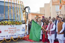 खट्टर ने श्रद्धालुओं को करनाल से अयोध्या ले जाने वाली बस को हरी झंडी दिखाई खट्टर ने श्रद्धालुओं को करनाल से अयोध्या ले जाने वाली बस को हरी झंडी दिखाई