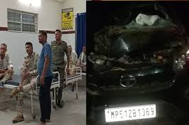 जवानों को ले जा रही बस और कार की टक्कर में तीन की मौत, 26 घायल जवानों को ले जा रही बस और कार की टक्कर में तीन की मौत, 26 घायल