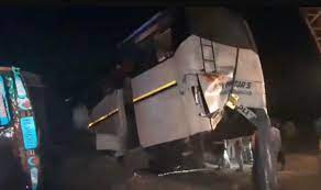 शाहजहांपुर में बस दुर्घटनाग्रस्त, 11 लोगों की मौत, 10 अन्य घायल शाहजहांपुर में बस दुर्घटनाग्रस्त, 11 लोगों की मौत, 10 अन्य घायल