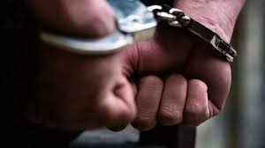 ट्रॉली बैग पर स्प्रे कर 65 लाख रुपये के सोने की तस्करी के आरोप में चार लोग गिरफ्तार ट्रॉली बैग पर स्प्रे कर 65 लाख रुपये के सोने की तस्करी के आरोप में चार लोग गिरफ्तार