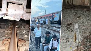 कानपुर के पास पटरी से उतरे साबरमती एक्सप्रेस के 20 डिब्बे, जान-माल के नुकसान की कोई खबर नहीं कानपुर के पास पटरी से उतरे साबरमती एक्सप्रेस के 20 डिब्बे, जान-माल के नुकसान की कोई खबर नहीं