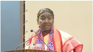 राष्ट्रपति मुर्मू ने ओडिशा में तीन नयी रेलवे लाइन परियोजनाओं की आधारशिला रखी राष्ट्रपति मुर्मू ने ओडिशा में तीन नयी रेलवे लाइन परियोजनाओं की आधारशिला रखी