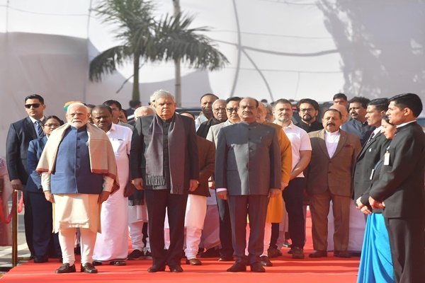 संसद हमले की 23वीं बरसी: उपराष्ट्रपति , प्रधानमंत्री और लोकसभा अध्यक्ष ने शहीदों को श्रद्धांजलि अर्पित की संसद हमले की 23वीं बरसी: उपराष्ट्रपति , प्रधानमंत्री और लोकसभा अध्यक्ष ने शहीदों को श्रद्धांजलि अर्पित की