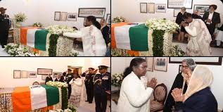 राष्ट्रपति मुर्मू ने मनमोहन सिंह को श्रद्धांजलि दी राष्ट्रपति मुर्मू ने मनमोहन सिंह को श्रद्धांजलि दी