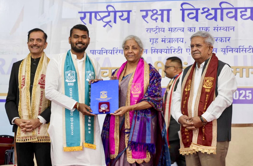 भारत दुनिया के शीर्ष 25 हथियार निर्यातक देशों में शामिल : वित्त मंत्री सीतारमण भारत दुनिया के शीर्ष 25 हथियार निर्यातक देशों में शामिल : वित्त मंत्री सीतारमण