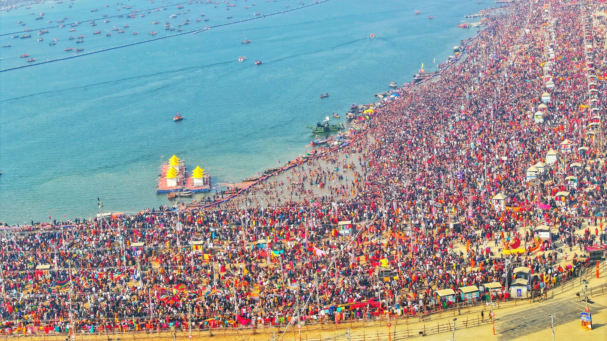 मौनी अमावस्या पर दोपहर तक 42 लाख 40 हजार से अधिक श्रद्धालुओं ने संगम में लगाई आस्था की डुबकी मौनी अमावस्या पर दोपहर तक 42 लाख 40 हजार से अधिक श्रद्धालुओं ने संगम में लगाई आस्था की डुबकी