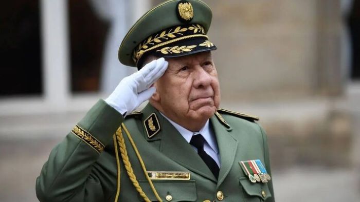 अल्जीरियाई सेना प्रमुख का 6 से 12 फरवरी तक भारत दौरा, एयरो इंडिया 2025 में भी लेंगे हिस्सा अल्जीरियाई सेना प्रमुख का 6 से 12 फरवरी तक भारत दौरा, एयरो इंडिया 2025 में भी लेंगे हिस्सा