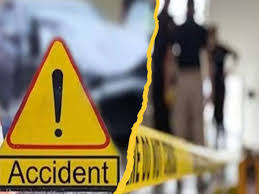 मध्यप्रदेश में ट्रक, स्कूटर और एक अन्य वाहन की टक्कर में तीन की मौत मध्यप्रदेश में ट्रक, स्कूटर और एक अन्य वाहन की टक्कर में तीन की मौत