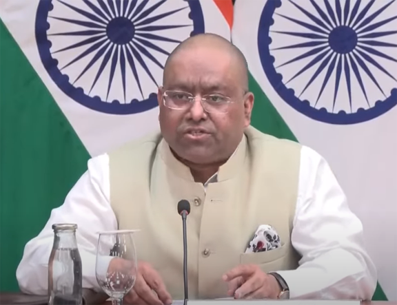 पहलगाम हमले के बाद भारत का सख्त रुख, पाक नागरिकों के वीजा सेवाओं पर लगी रोक पहलगाम हमले के बाद भारत का सख्त रुख, पाक नागरिकों के वीजा सेवाओं पर लगी रोक