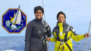 दुनिया का चक्कर लगाकर लौटी नौसेना की दो सदस्यीय महिला टीम दुनिया का चक्कर लगाकर लौटी नौसेना की दो सदस्यीय महिला टीम