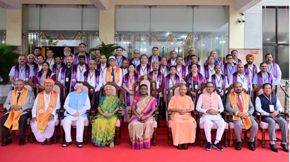 कृषि वैज्ञानिकों की 2,000 टीमें देंगी किसानों को आधुनिक कृषि, उन्नत नस्लों, तकनीकी खेती, बागवानी का प्रशिक्षण: शिवराज कृषि वैज्ञानिकों की 2,000 टीमें देंगी किसानों को आधुनिक कृषि, उन्नत नस्लों, तकनीकी खेती, बागवानी का प्रशिक्षण: शिवराज