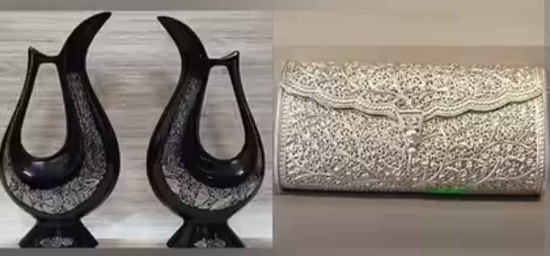 पीएम मोदी ने घाना के राष्ट्रपति, उपराष्ट्रपति और स्पीकर को दिए भारतीय कला और विरासत से जुड़े खास उपहार पीएम मोदी ने घाना के राष्ट्रपति, उपराष्ट्रपति और स्पीकर को दिए भारतीय कला और विरासत से जुड़े खास उपहार