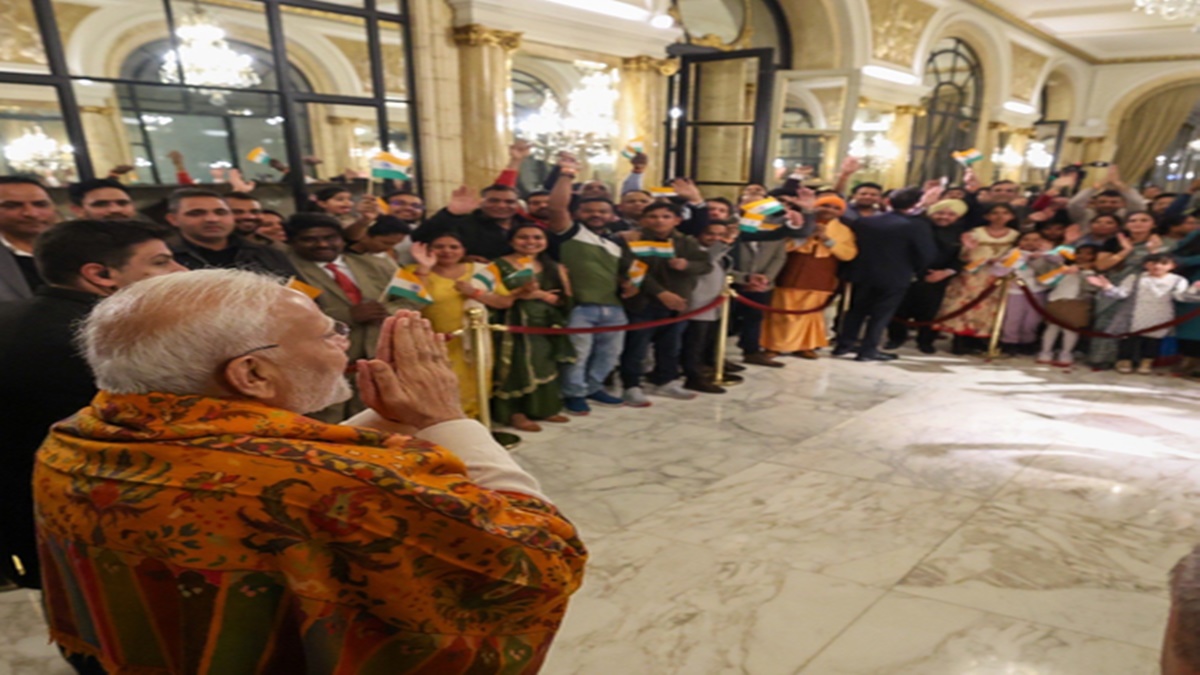 पीएम मोदी से मिलना गर्व की बात, अर्जेंटीना में भारतीय समुदाय ने किया भावनात्मक स्वागत पीएम मोदी से मिलना गर्व की बात, अर्जेंटीना में भारतीय समुदाय ने किया भावनात्मक स्वागत