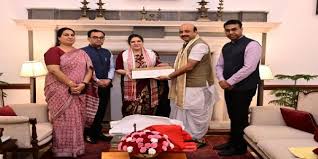 असम की 'संचीपत' पांडुलिपियां संरक्षण के लिए राष्ट्रपति भवन को भेंट की गईं असम की 'संचीपत' पांडुलिपियां संरक्षण के लिए राष्ट्रपति भवन को भेंट की गईं