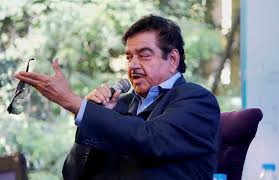 मैं मुश्किल समय में ममता बनर्जी का साथ नहीं छोड़ूंगा: तृणमूल कांग्रेस सांसद शत्रुघ्न सिन्हा मैं मुश्किल समय में ममता बनर्जी का साथ नहीं छोड़ूंगा: तृणमूल कांग्रेस सांसद शत्रुघ्न सिन्हा