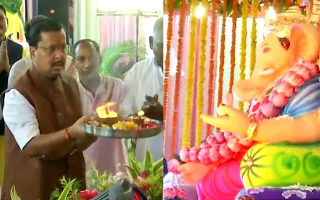गणेश चतुर्थी पर नितिन नवीन ने भाजपा मुख्यालय में पूजा-अर्चना की गणेश चतुर्थी पर नितिन नवीन ने भाजपा मुख्यालय में पूजा-अर्चना की
