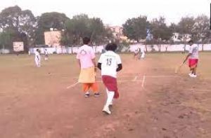 संस्कृत भाषी वैदिक पंडितों का क्रिकेट टूर्नामेंट आयोजित; पुरस्कार में अयोध्या यात्रा