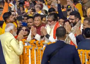  राम मंदिर में प्राण प्रतिष्ठा समारोह में शामिल हुए अमिताभ, आलिया-रणबीर सहित कई सितारे