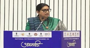 आंगनवाड़ी प्रणाली के डिजिटलीकरण के माध्यम से काफी प्रगति हुई है- स्मृति ईरानी आंगनवाड़ी प्रणाली के डिजिटलीकरण के माध्यम से काफी प्रगति हुई है- स्मृति ईरानी