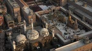 तहखाने में पूजा की इजाजत को चुनौती देने वाली मस्जिद कमेटी की याचिका पर 1 अप्रैल को सुनवाई