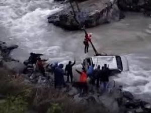 सड़क दुर्घटना में चार लोगों की मौत, दो लापता