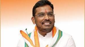  इंदौर के कांग्रेस उम्मीदवार ने पर्चा वापस लिया, भाजपा में शामिल