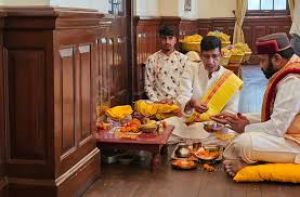  बदरीनाथ के मुख्य पुजारी रावल नंबूदरी का टिहरी राज परिवार ने किया पट्टाभिषेक