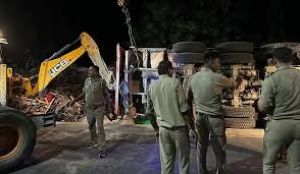 सो रहे लोगों पर पलटा ट्रक, चार बच्चों समेत आठ लोगों की मौत सो रहे लोगों पर पलटा ट्रक, चार बच्चों समेत आठ लोगों की मौत