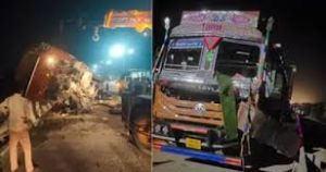 सड़क हादसे में चार लोगों की मौत, 18 अन्य घायल सड़क हादसे में चार लोगों की मौत, 18 अन्य घायल