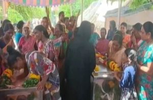 अवैध देशी शराब पीने से 20 से अधिक लोग बीमार पड़े, कम से कम पांच की मौत अवैध देशी शराब पीने से 20 से अधिक लोग बीमार पड़े, कम से कम पांच की मौत