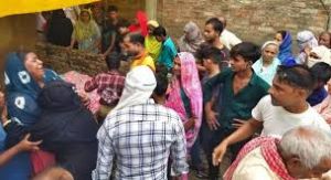 फ्रिज में करंट आने से मां-बेटी की मौत