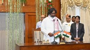 हेमंत सोरेन ने झारखंड के 13वें मुख्यमंत्री के तौर पर शपथ ली