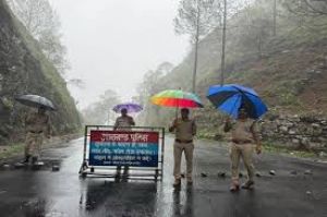 उत्तराखंड : कुमाऊं क्षेत्र में लगातार बारिश से जनजीवन प्रभावित, चारधाम यात्रा फिर शुरू