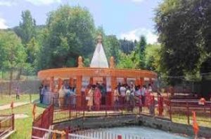 जम्मू-कश्मीर: अनंतनाग में स्थित देवी उमा भगवती का मंदिर 30 साल बाद फिर से खोला गया जम्मू-कश्मीर: अनंतनाग में स्थित देवी उमा भगवती का मंदिर 30 साल बाद फिर से खोला गया
