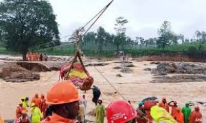 भूस्खलन में जीवित बचे व्यक्ति को पत्नी के परिवार के लापता 11 सदस्यों का इंतजार भूस्खलन में जीवित बचे व्यक्ति को पत्नी के परिवार के लापता 11 सदस्यों का इंतजार