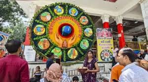 भगवान गणेश को अर्पित की गई दुनिया की सबसे बड़ी राखी भगवान गणेश को अर्पित की गई दुनिया की सबसे बड़ी राखी