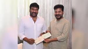 अभिनेता चिरंजीवी ने तेलंगाना के मुख्यमंत्री से मुलाकात की, बाढ़ राहत के लिए चेक सौंपे अभिनेता चिरंजीवी ने तेलंगाना के मुख्यमंत्री से मुलाकात की, बाढ़ राहत के लिए चेक सौंपे