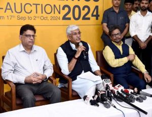 प्रधानमंत्री नरेंद्र मोदी को भेंट किए गए 600 से अधिक स्मृति चिह्नों और उपहारों की ई-नीलामी शुरू प्रधानमंत्री नरेंद्र मोदी को भेंट किए गए 600 से अधिक स्मृति चिह्नों और उपहारों की ई-नीलामी शुरू