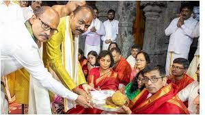 प्रधान न्यायाधीश डी वाई चंद्रचूड़ ने तिरुमला में पूजा-अर्चना की प्रधान न्यायाधीश डी वाई चंद्रचूड़ ने तिरुमला में पूजा-अर्चना की