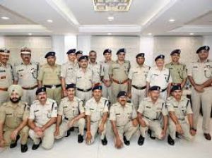 सीआरपीएफ: 200 सफाईकर्मियों, चतुर्थ श्रेणी कर्मियों को पहली बार किया गया पदोन्नत सीआरपीएफ: 200 सफाईकर्मियों, चतुर्थ श्रेणी कर्मियों को पहली बार किया गया पदोन्नत