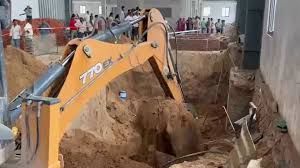 गुजरात के मेहसाणा में निर्माण स्थल पर मिट्टी धंसने से नौ मजदूरों की मौत, प्रधानमंत्री ने जताया शोक गुजरात के मेहसाणा में निर्माण स्थल पर मिट्टी धंसने से नौ मजदूरों की मौत, प्रधानमंत्री ने जताया शोक