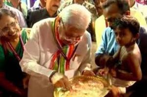 विद्यारंभम: विजया दशमी पर केरल में छोटे बच्चों का अक्षरों की दुनिया में पदार्पण विद्यारंभम: विजया दशमी पर केरल में छोटे बच्चों का अक्षरों की दुनिया में पदार्पण